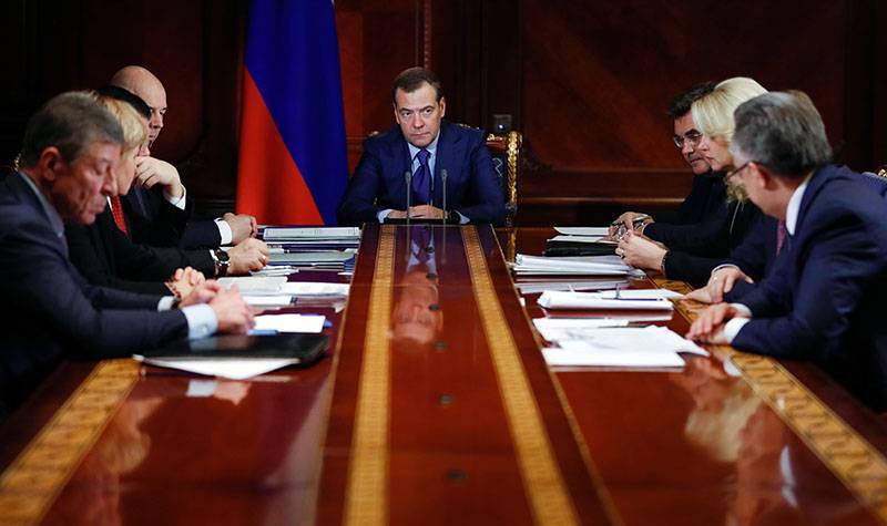 Медведев призвал решить проблему обеспечения детей-сирот жильем