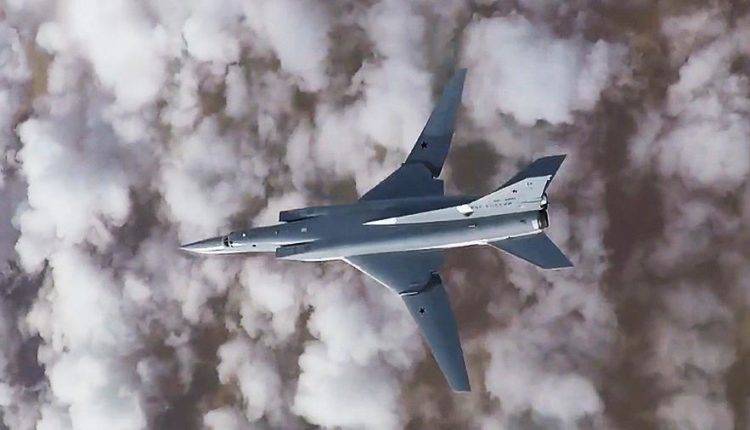 Посадивших Ту-22 вдали от домов под Астраханью летчиков наградят