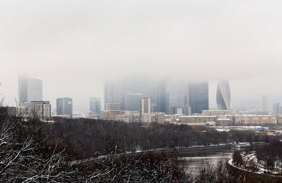 Москвичей предупредили о тумане в среду