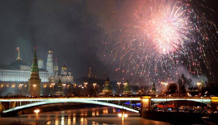 Новогодний салют запустят с 30 площадок в Москве