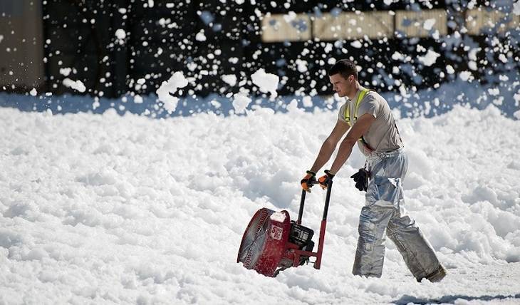 Житель Омска продает свежий снег