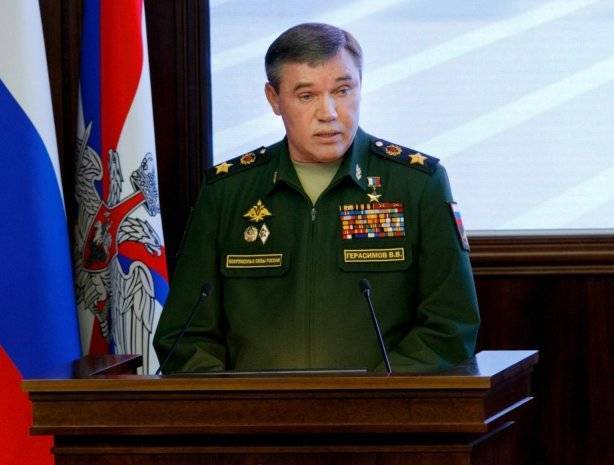 Герасимов напомнил военным атташе иностранных стран о военной активности НАТО