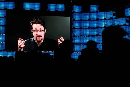 Власти США заберут доходы от книги Сноудена