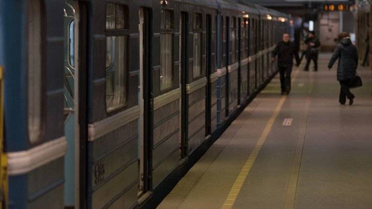 Мужчина погиб под колесами электропоезда в московском метро