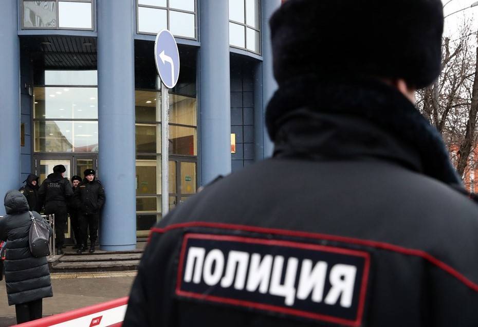 В Петербурге из-за анонимных сообщений эвакуируют сотрудников четырех судов