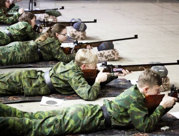 Более 40 тыс школьников прошли начальную военную подготовку в ДОСААФ
