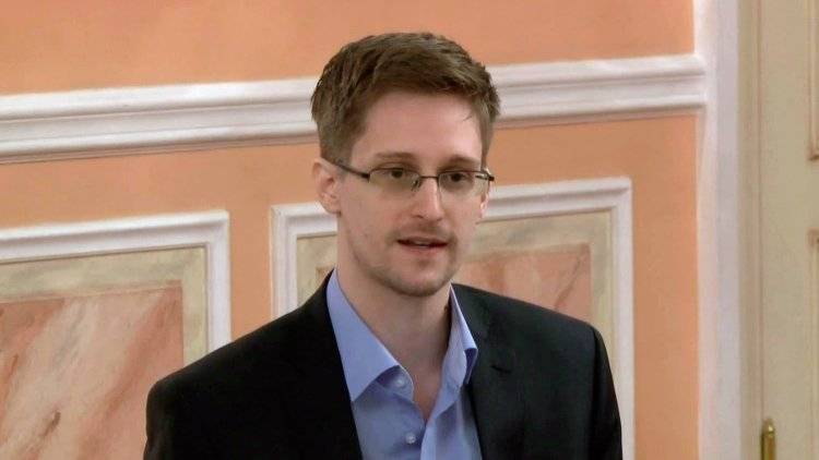 Американский суд лишил Сноудена права на доходы от публикации своей книги
