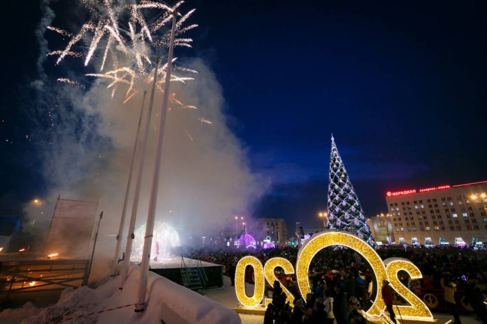 Новогодние елки Мурманска оказались одними из самых высоких в России