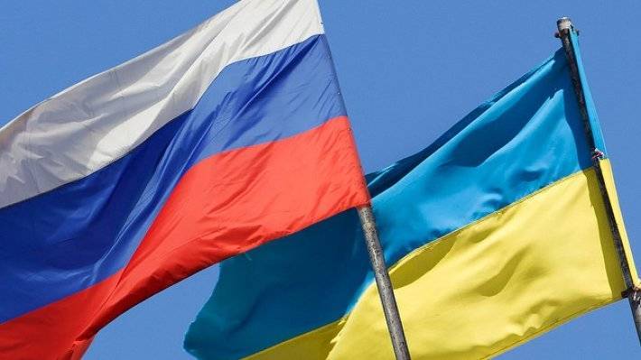 Большая часть россиян считают отношения России и Украины неблагоприятными
