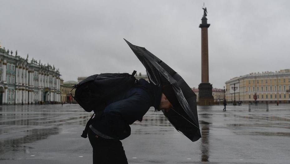 В Петербурге объявлен предпоследний уровень погодной опасности