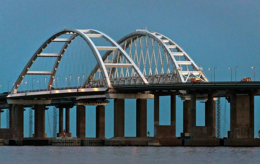 Песков счел открытие моста через Керченский пролив главным событием года