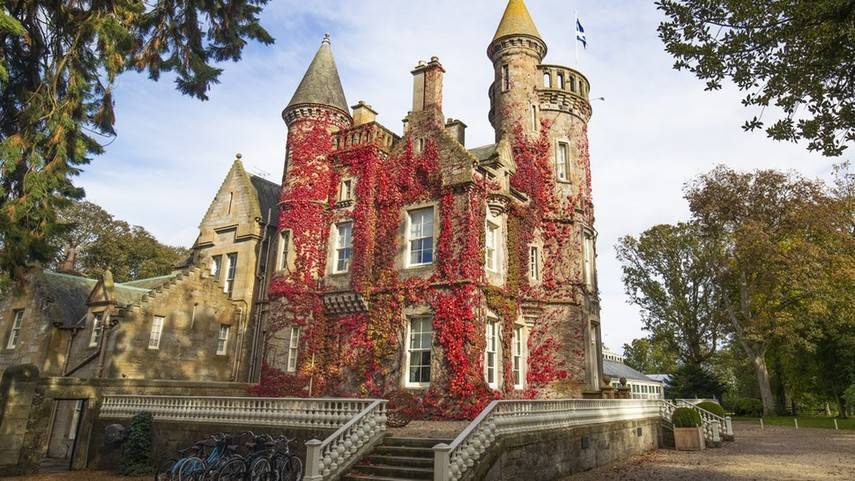 В Шотландии ищут человека, который будет жить в замке и пить кофе (Видео)