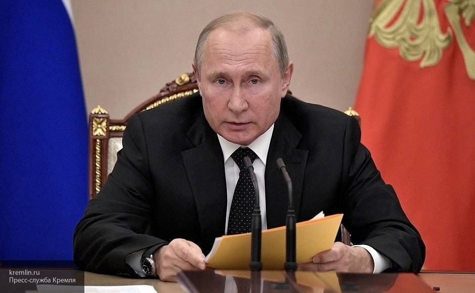 Путин работает в плане подготовки к пресс-конференции — Песков