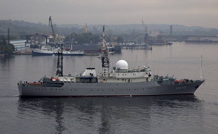 CNN: российский корабль-разведчик опасно маневрирует у берегов США