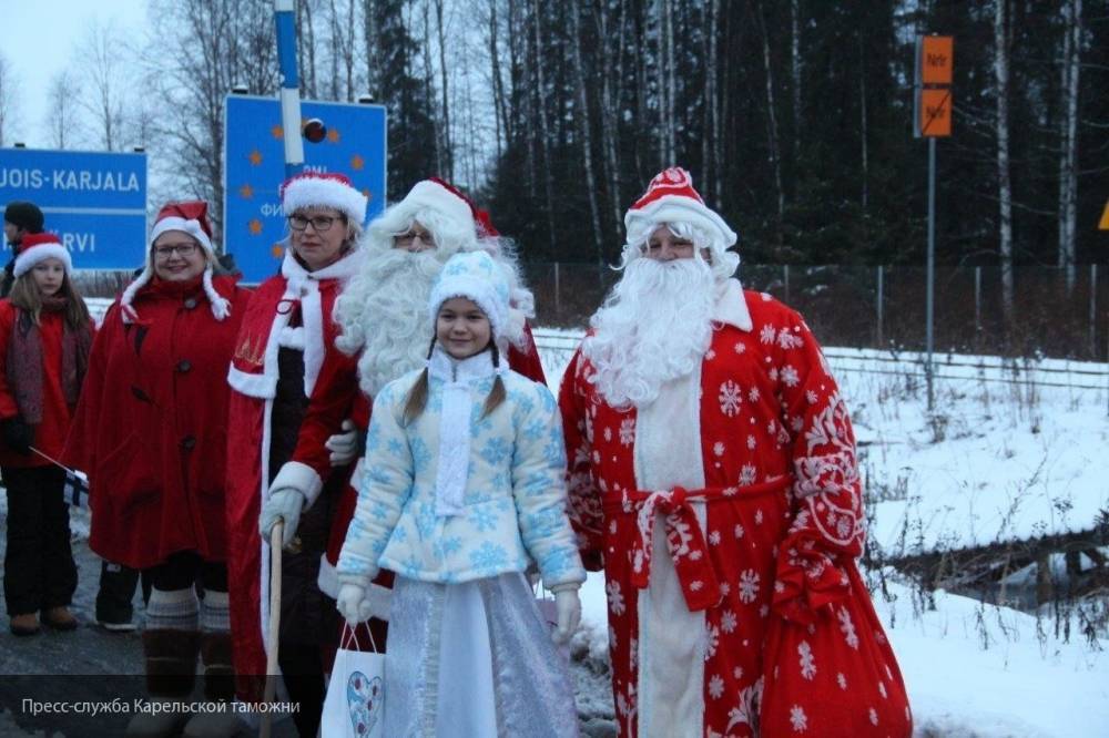 Дед Мороз и Йоулупукки поздравили друг друга в канун Нового года