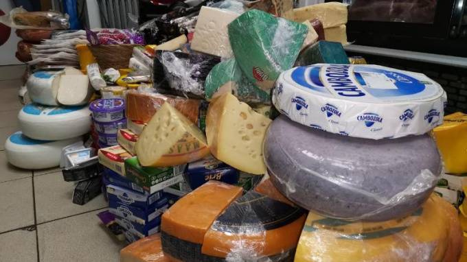 В Петербурге сожгли более тонны сыра, масла и колбасы из ЕС