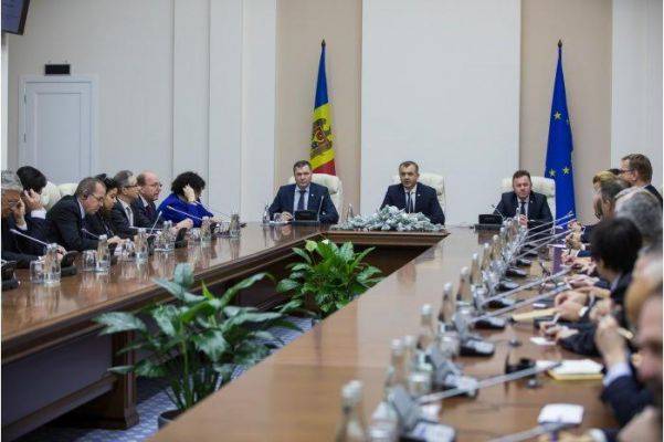 Молдавский премьер рассказал о планах правительства иностранным послам