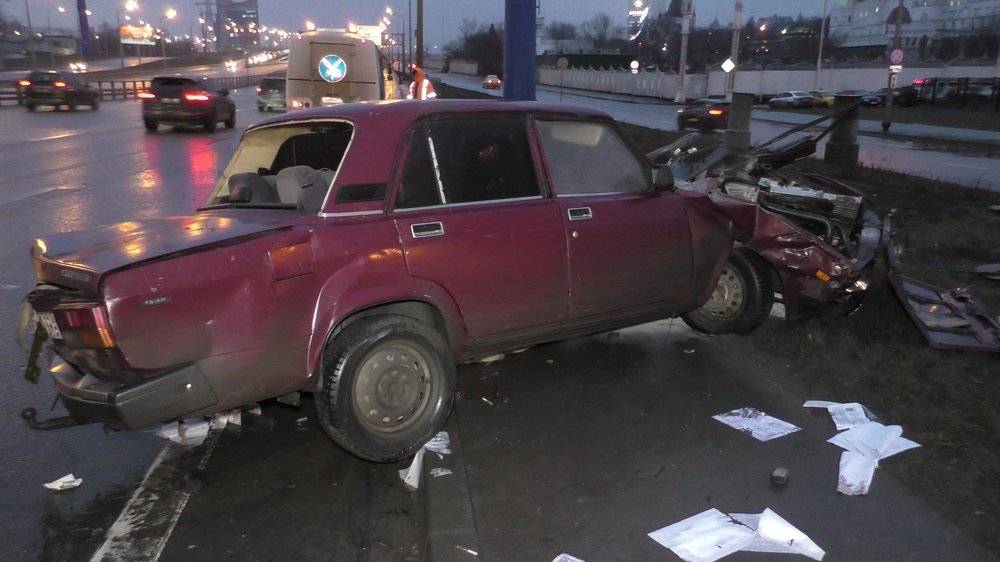 Два автомобиля столкнулись на Измайловском шоссе, один человек пострадал