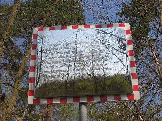 В Берлине исписали свастикой памятные знаки жертвам нацистского трибунала