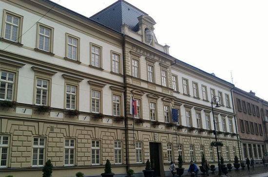 Суд в Словакии отменил 50-дневный запрет на предвыборные соцопросы