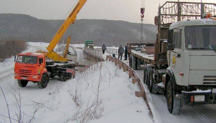 В Приангарье восстановили обрушившийся из-за большегруза мост