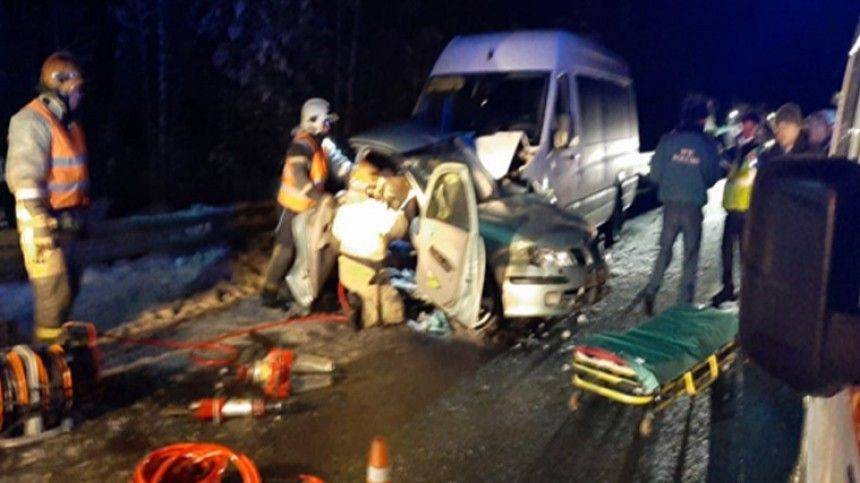 Один человек погиб и 13 пострадали в ДТП с автобусом в Карелии