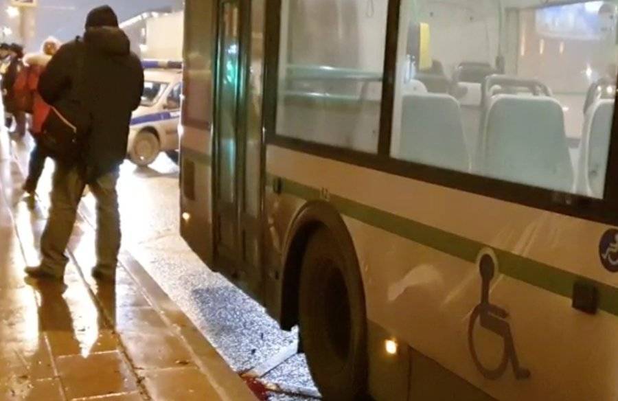 Рейсовый автобус наехал на пешехода на юге Москвы