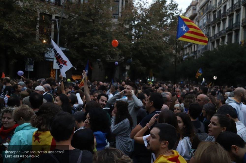 Сторонники независимости Каталонии провели акцию во время «Эль классико»
