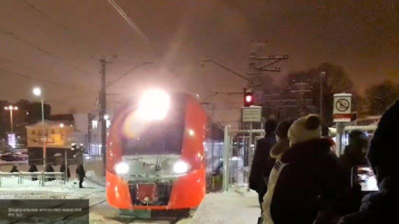 Электропоезд "Ласточка" на пути из Пскова в Петербург задержала непогода