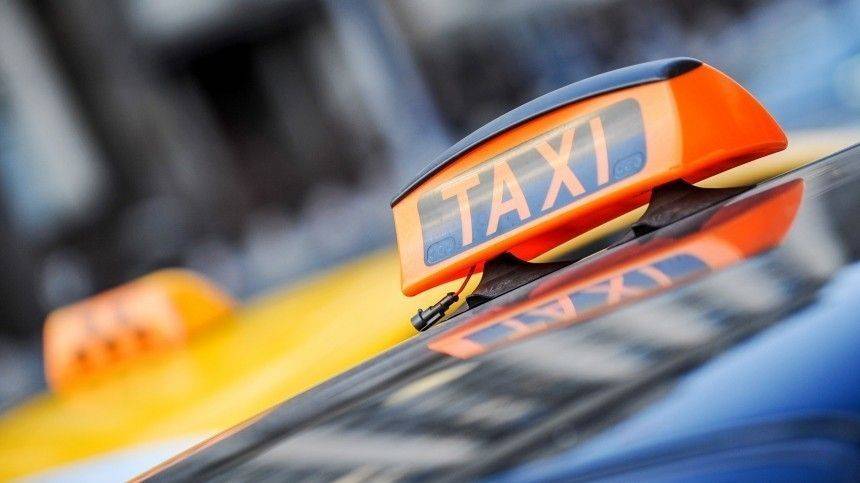 Водитель такси изнасиловал четырехлетнюю девочку в машине в Петербурге