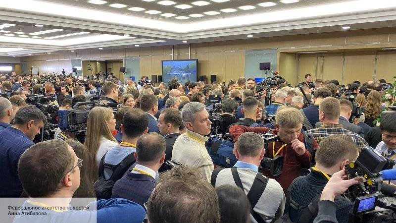 Журналисты приехали на большую пресс-конференцию Путина с подарками