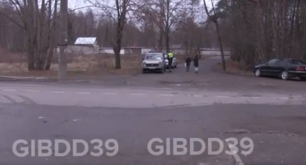 В Калининграде 10-летняя девочка попала под колеса Mercedes на Карташева