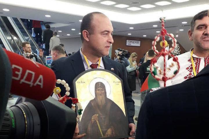 Болгарские журналисты привезли Путину «волшебную» палочку-сурвачку: на удачу