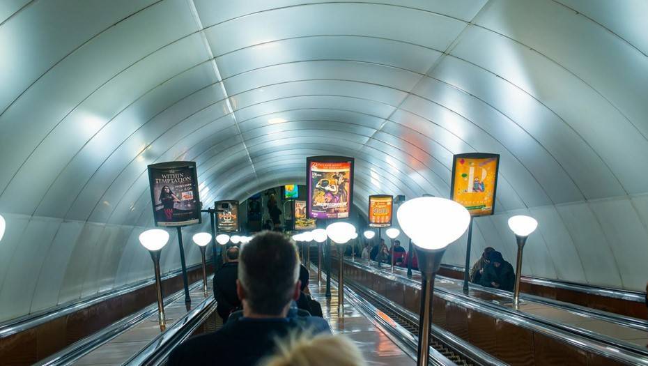 Анонимы сообщили о бомбах на 19 станциях метро Петербурга