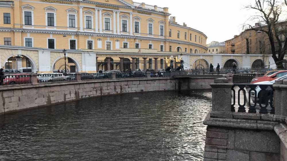 Петербуржцы обеспокоены высоким уровнем воды в канале Грибоедова после шторма