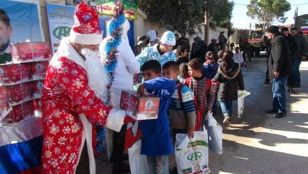 Жители сирийской провинции Эль-Кунейтра получили гумпомощь и новогодние подарки от ЦПВС