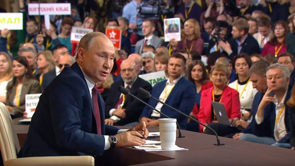 Путин рассказал о развитии медицины в России и зарплатах врачей