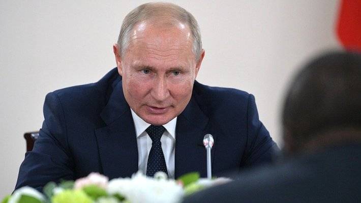 Модель здравоохранения в России менять не стоит — Путин