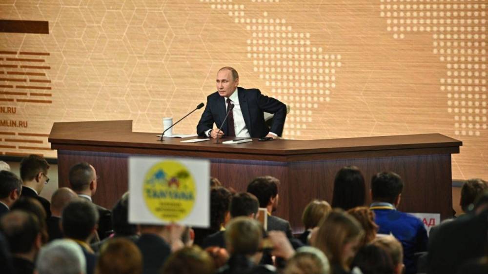 Путин призвал решать проблему переработки мусора в Ленобласти вместе с общественностью