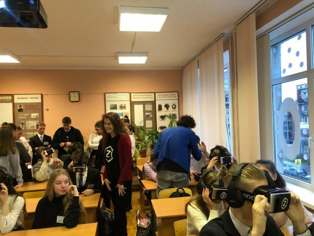 В Ломоносове школьникам показали Дорогу жизни в виртуальной реальности
