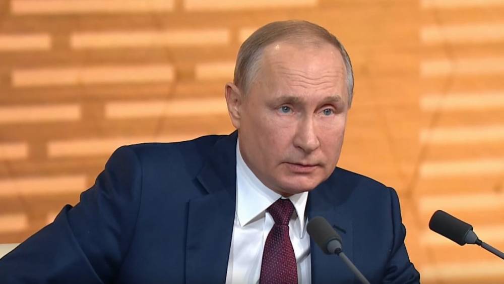 Путин выступил против новой Конституции