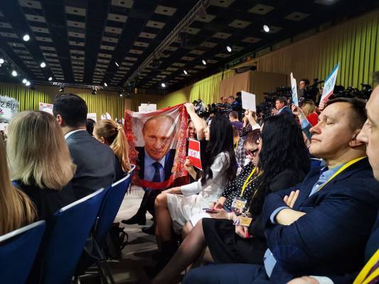 Путин: Левченко ушел, потому что не справлялся, а не потому, что он из КПРФ