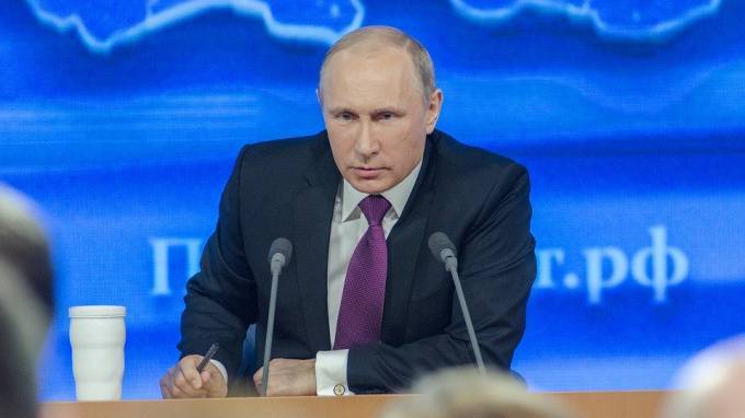 Путин выступил против принятия новой Конституции