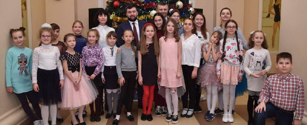 Глава ДНР лично поздравил одаренных детей с Днем святого Николая
