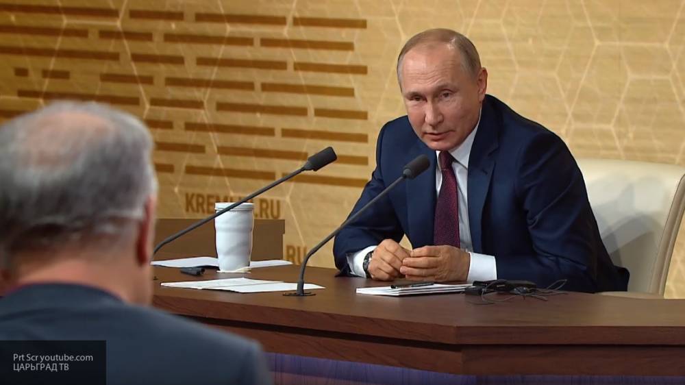 Путин заявил о необходимости обсудить закон о домашнем насилии