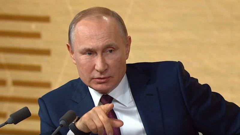 Путин назвал снижение доходов россиян одной из главных проблем