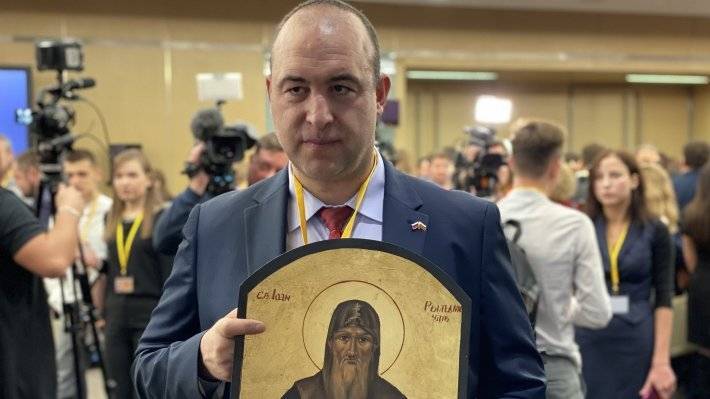 Журналист из Болгарии попытался подарить Путину икону