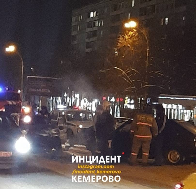 ДТП с участием автомобиля такси произошло на проспекте Ленина в Кемерове