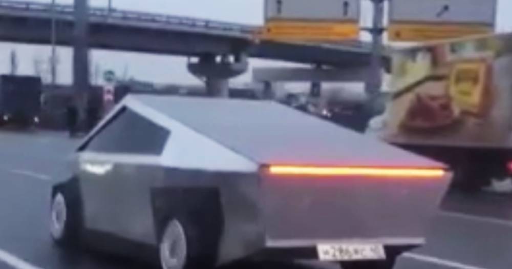 На дорогах Москвы заметили копию Tesla Cybertruck