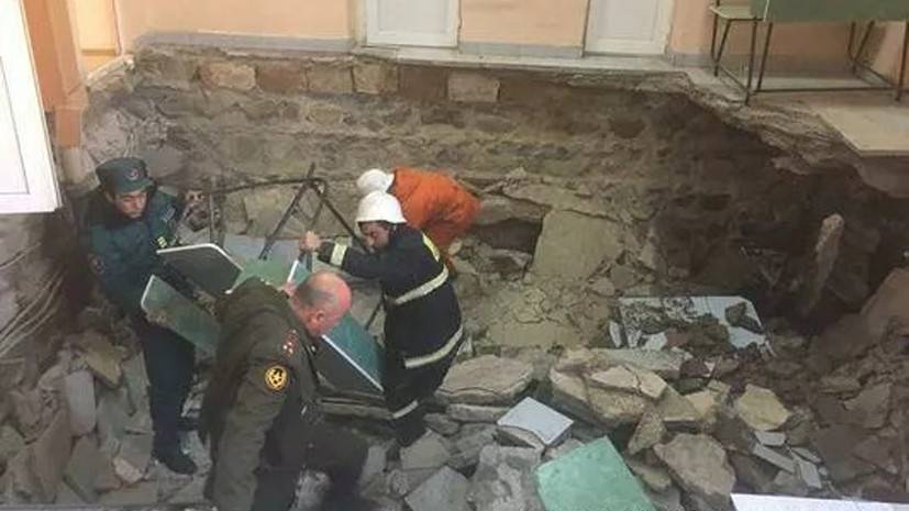 В Ереване 11 человек пострадали при ЧП в здании военкомата